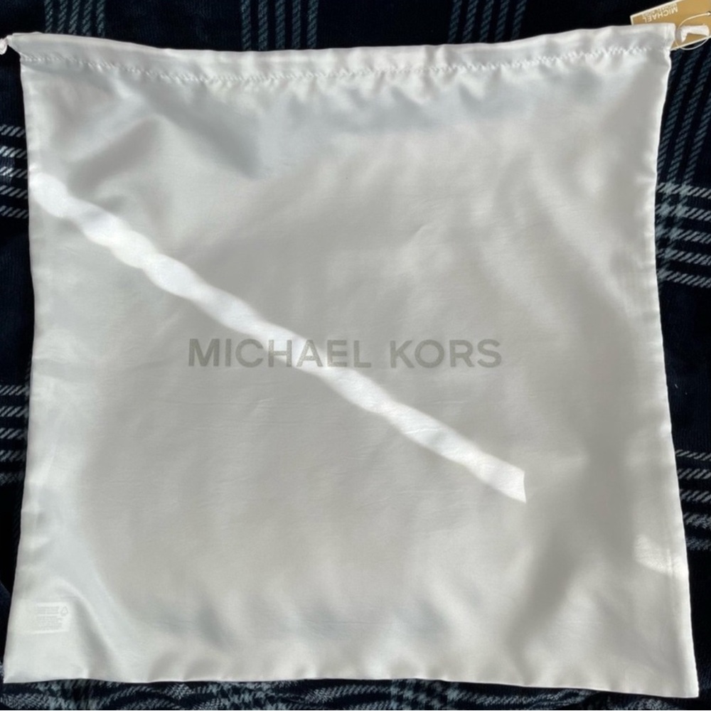 Michael Kors Large Woven Dust Bag
18.75W X 18.75H